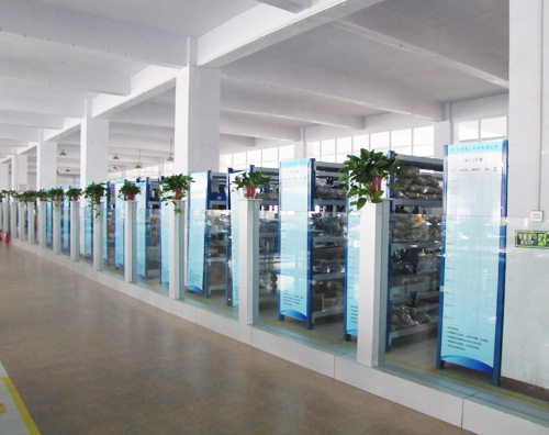 整洁的仓储车间